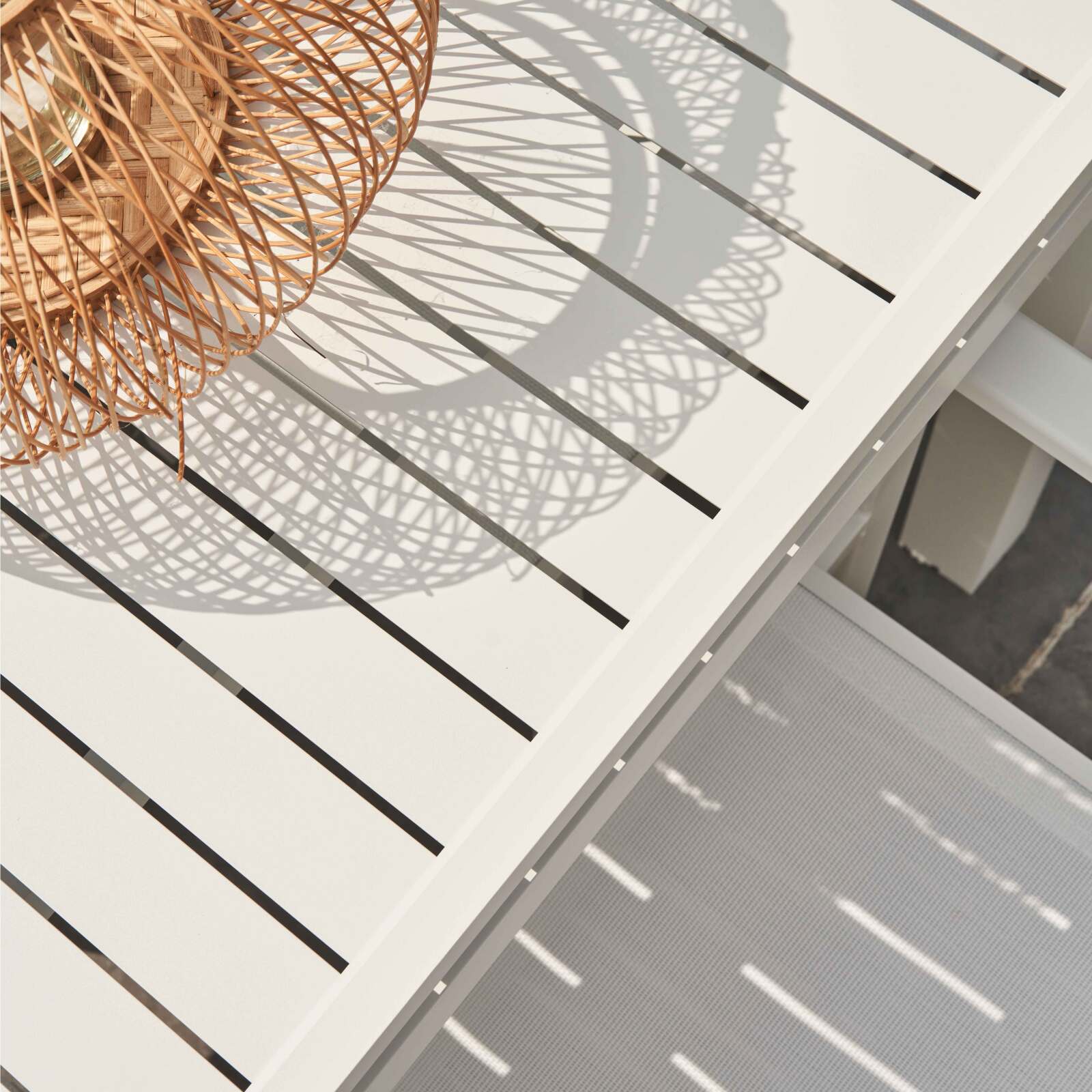 Rechteckiger, ausziehbarer Gartentisch (180/240 x 90 x 76 cm) aus Aluminium 