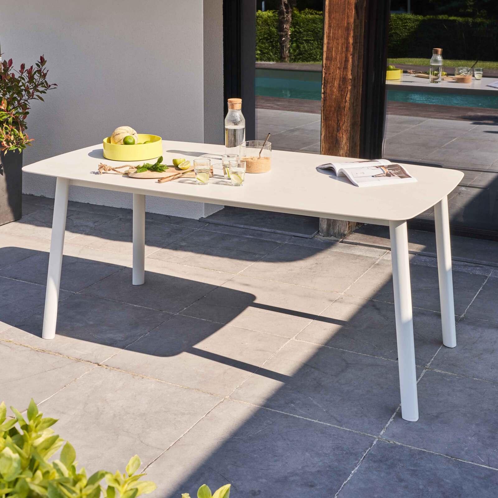 Rechteckiger Gartentisch (180 x 90 cm) aus Aluminium + gesintertem Stein Rechteckiger Gartentisch (180 x 90 cm) aus Aluminium + gesintertem Stein