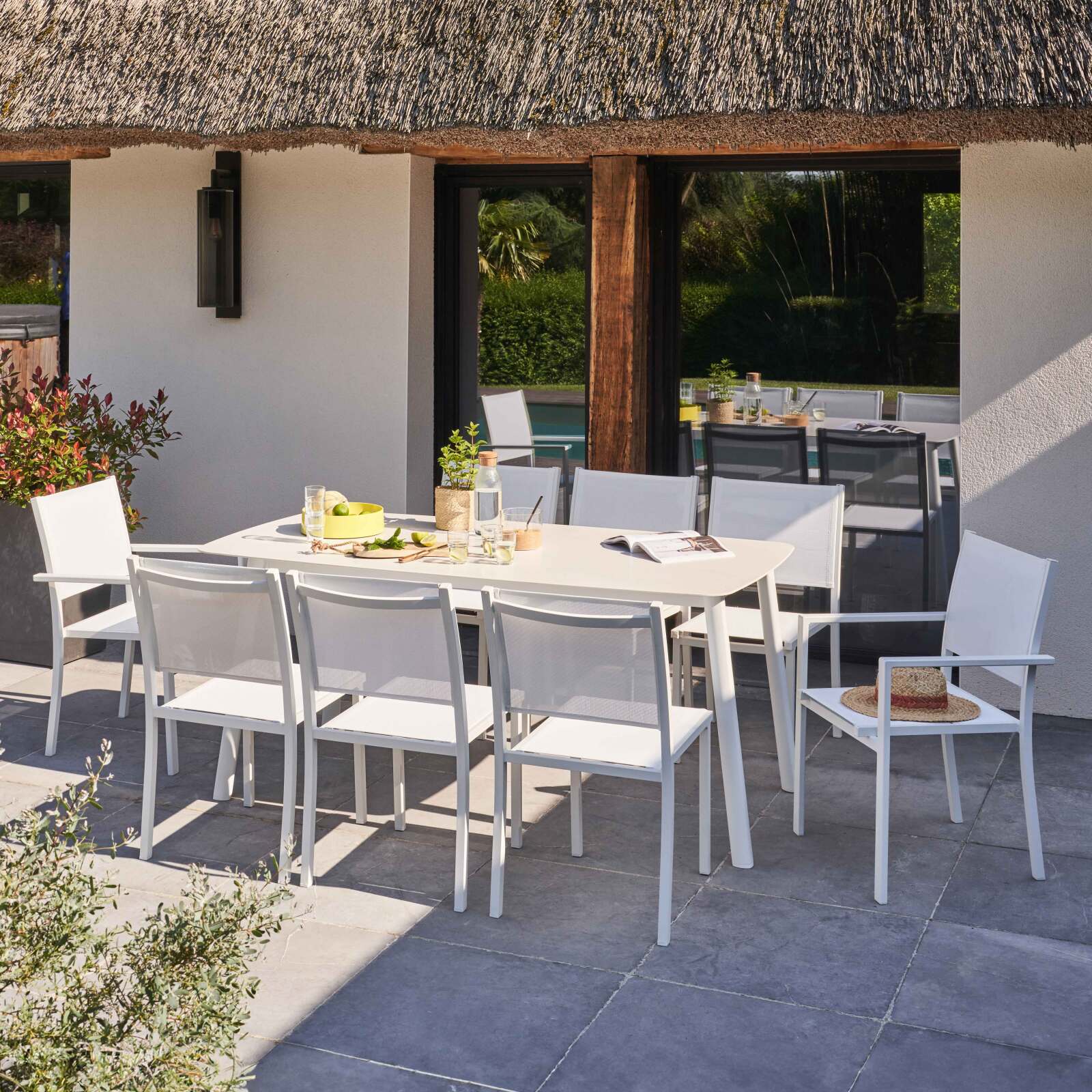 Rechteckiger Gartentisch (180 x 90 cm) aus Aluminium + gesintertem Stein Rechteckiger Gartentisch (180 x 90 cm) aus Aluminium + gesintertem Stein