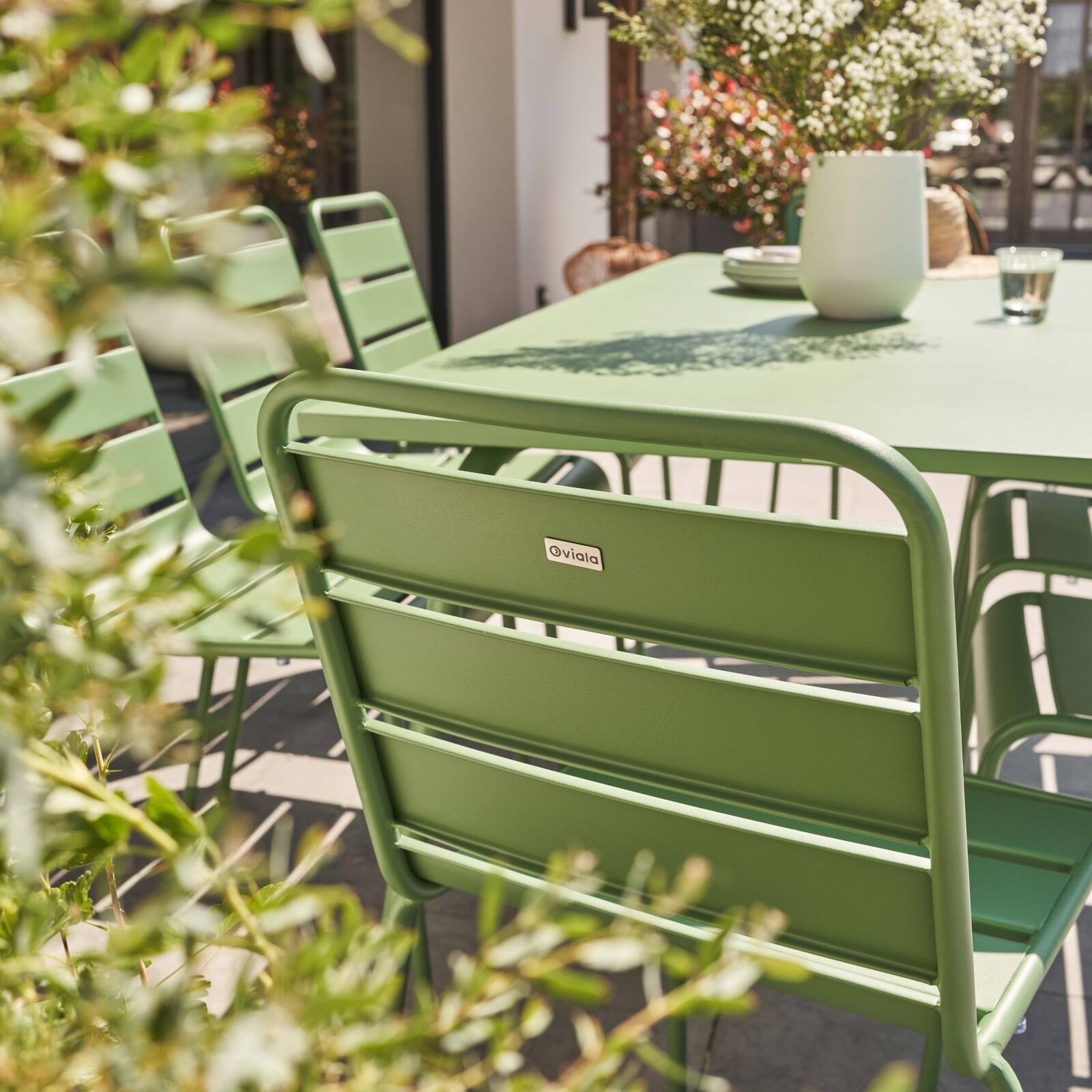 Rechteckiger Gartentisch 180 x 90 cm und 8 Metallstühle 