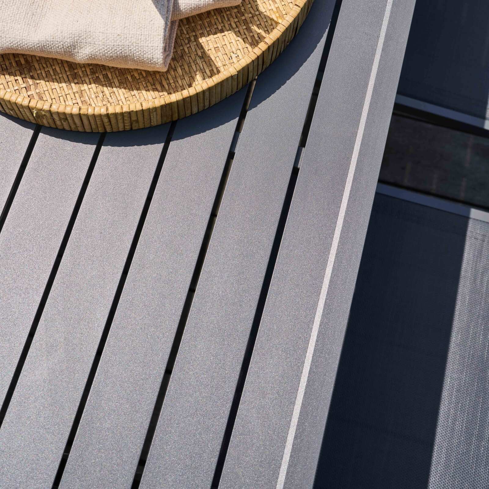 Rechteckiger, ausziehbarer Gartentisch (180/240 x 90 x 76 cm) aus Aluminium 