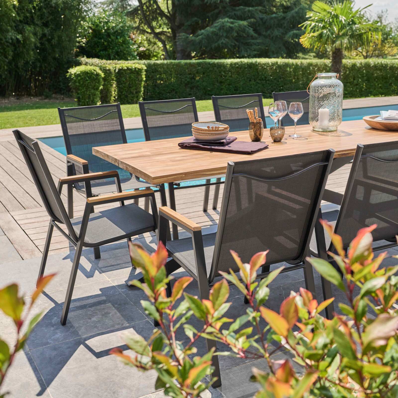 Rechteckiger Gartentisch 240 x 75 cm aus Aluminium und Akazienholz und 10 Stühle mit Armlehnen