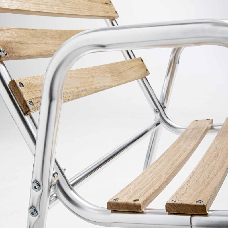Set von 4 Gartenstühlen mit Armlehnen aus Holz und Aluminium