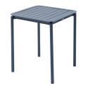 Quadratischer Terrassentisch 70 x 70 cm und 2 Stühle mit Aluminium-Armlehnen