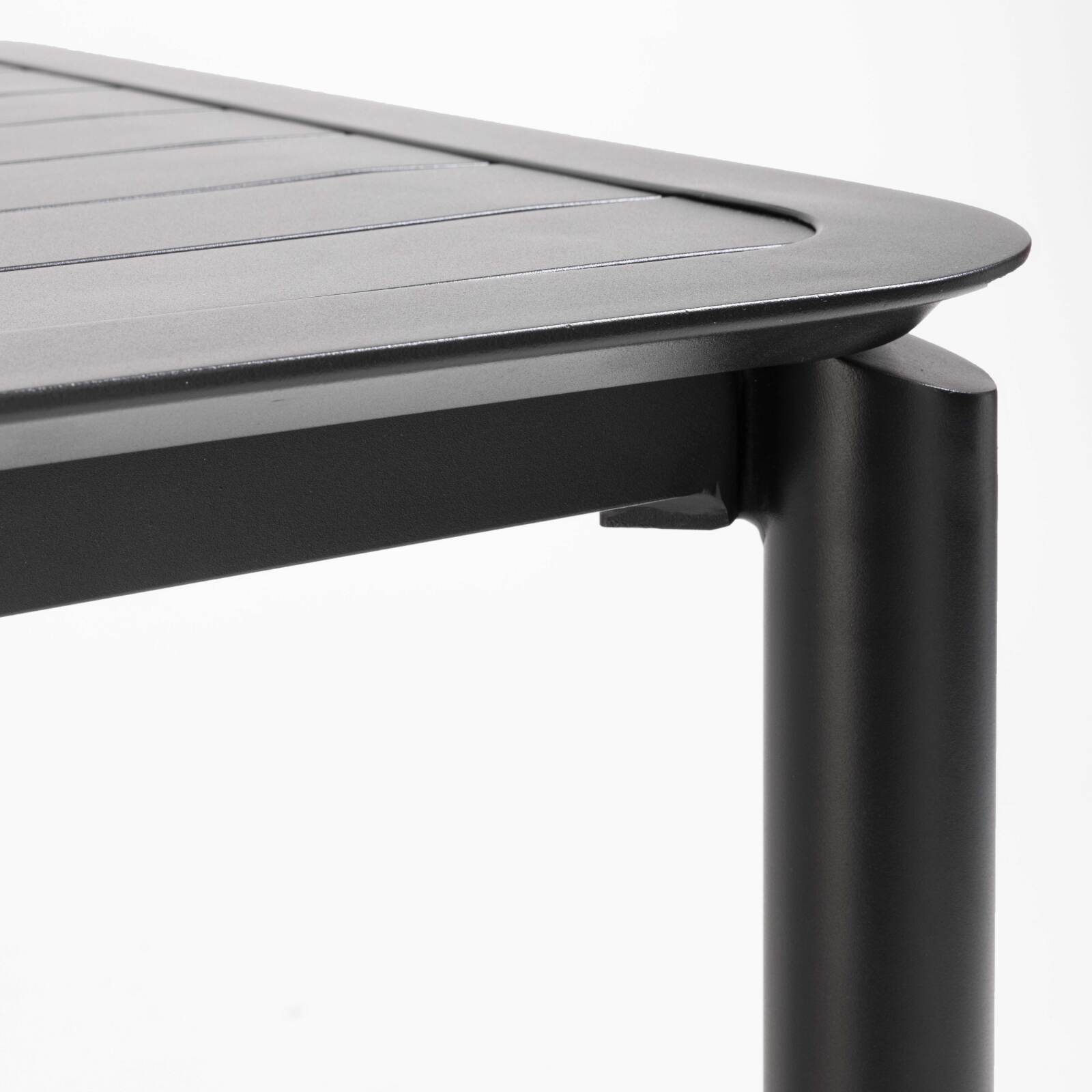 Hoher Quadratischer Terrassentisch und 2 Aluminiumstühle