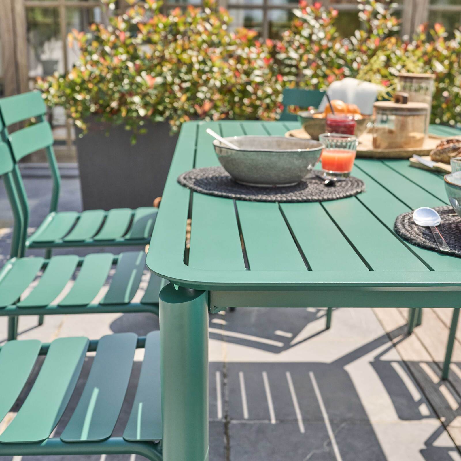 Rechteckiger Terrassentisch 185 x 92 cm und 8 Aluminiumstühle