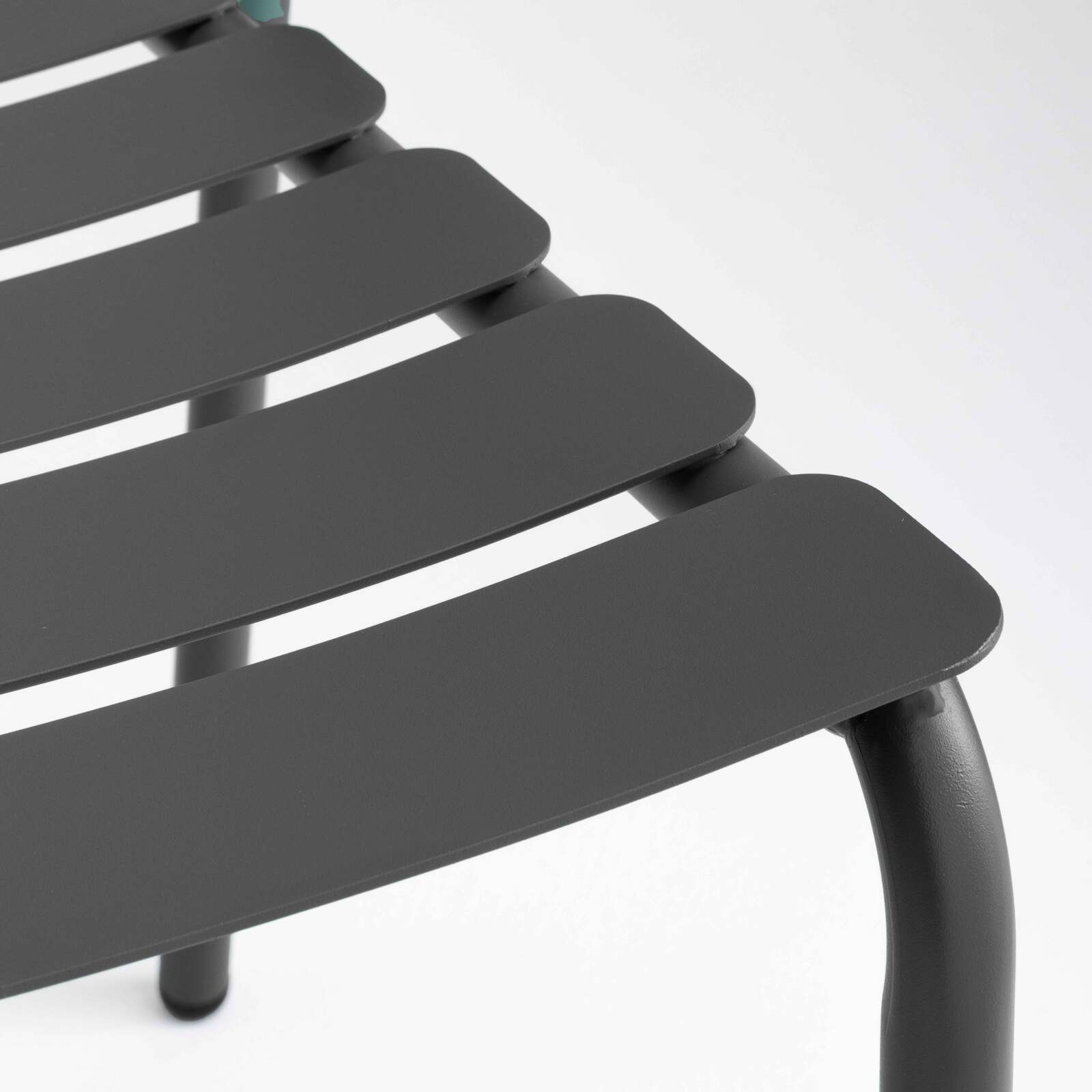 Rechteckiger Terrassentisch 185 x 92 cm und 8 Aluminiumstühle