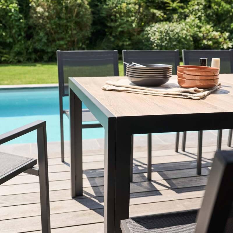 Rechteckiger Gartentisch mit Keramikholz-Effekt-Platte, 8 Stühlen und 2 Stühlen mit Armlehnen