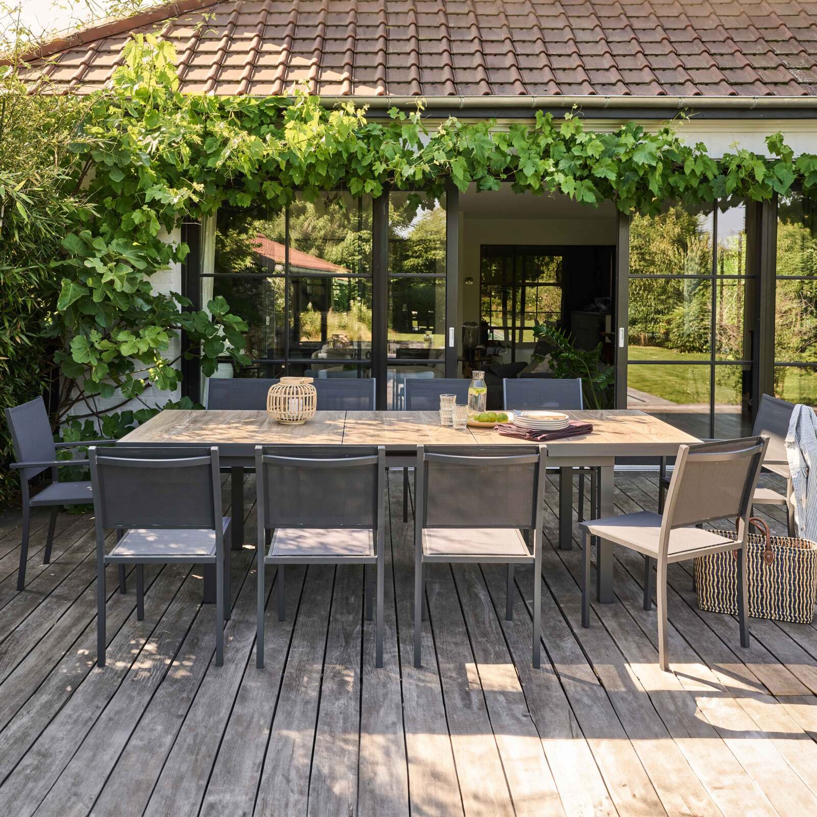 Rechteckiger, ausziehbarer Gartentisch (200/260 x 100 x 75 cm) aus Aluminium und Keramik Rechteckiger, ausziehbarer Gartentisch (200/260 x 100 x 75 cm) aus Aluminium und Keramik