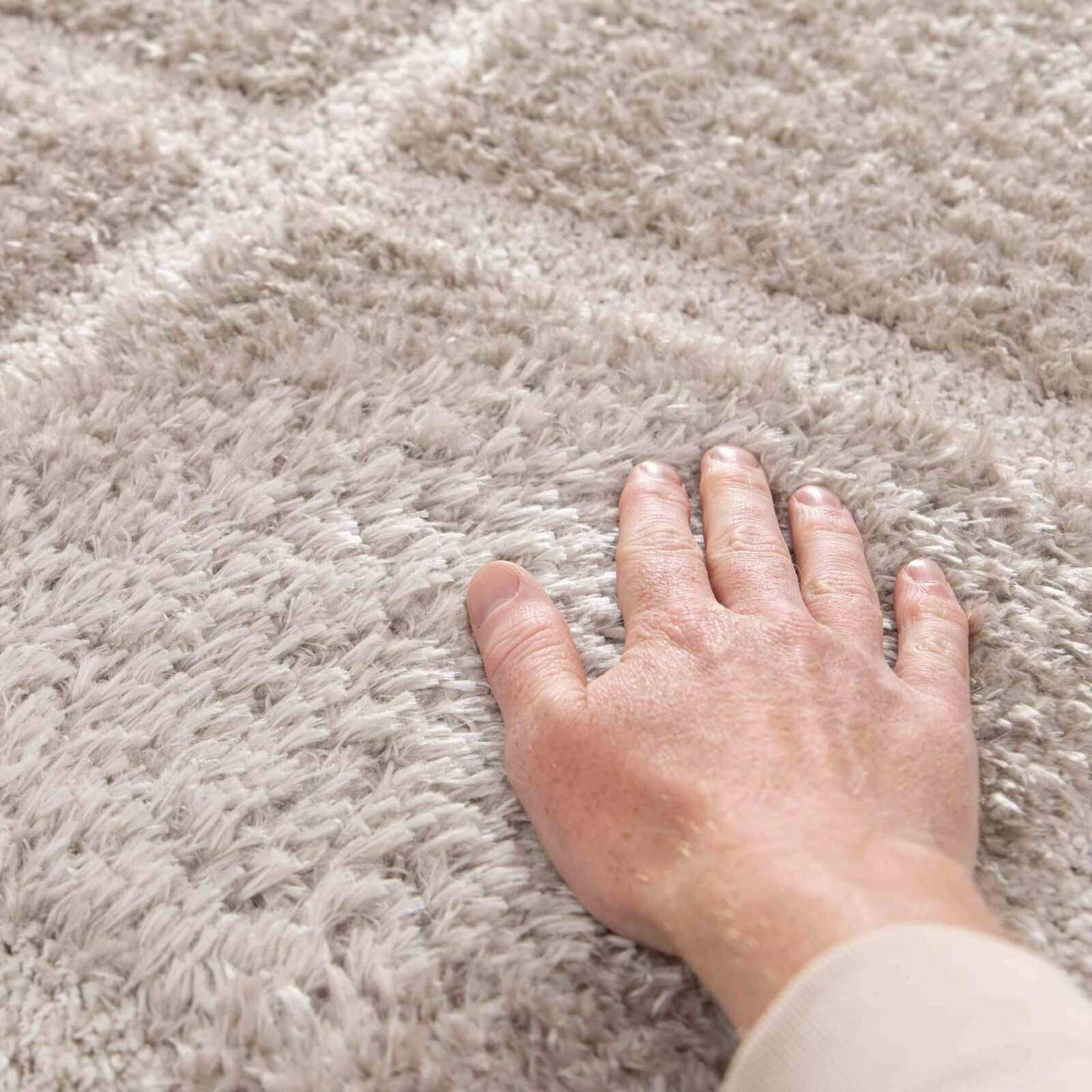 Rechteckiger Hochflorteppich aus recyceltem Polyester