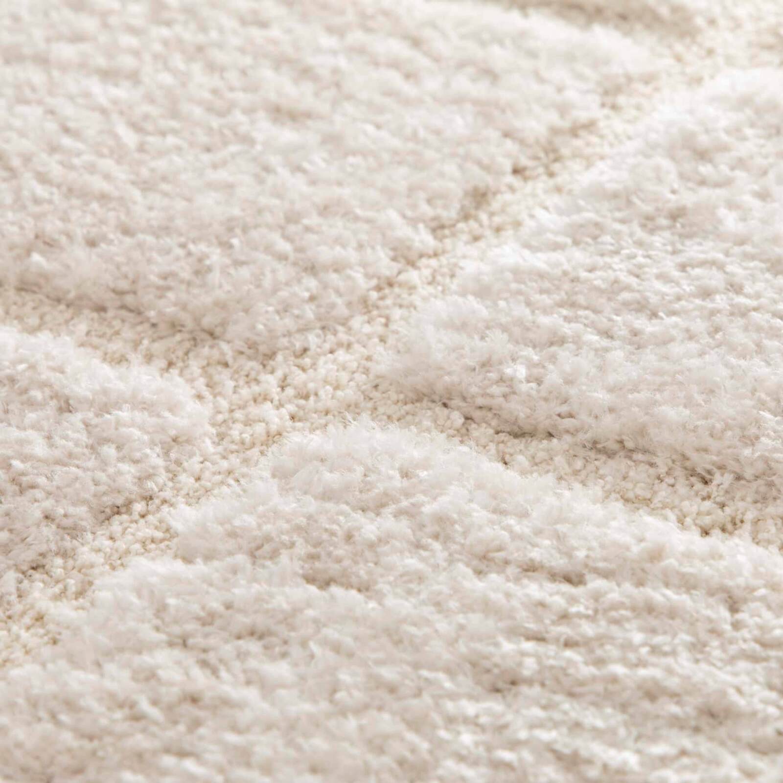 Rechteckiger Hochflorteppich aus recyceltem Polyester