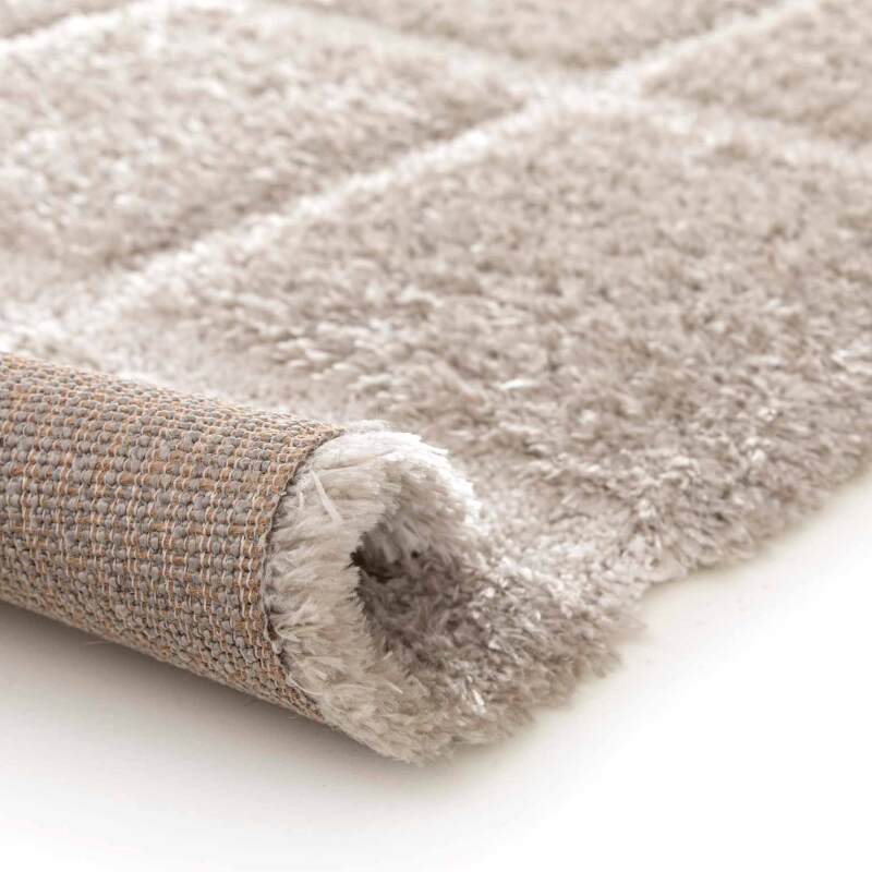 Rechteckiger Hochflorteppich aus recyceltem Polyester