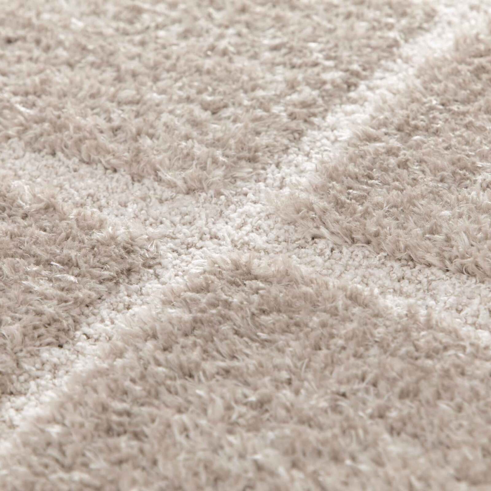 Rechteckiger Hochflorteppich aus recyceltem Polyester