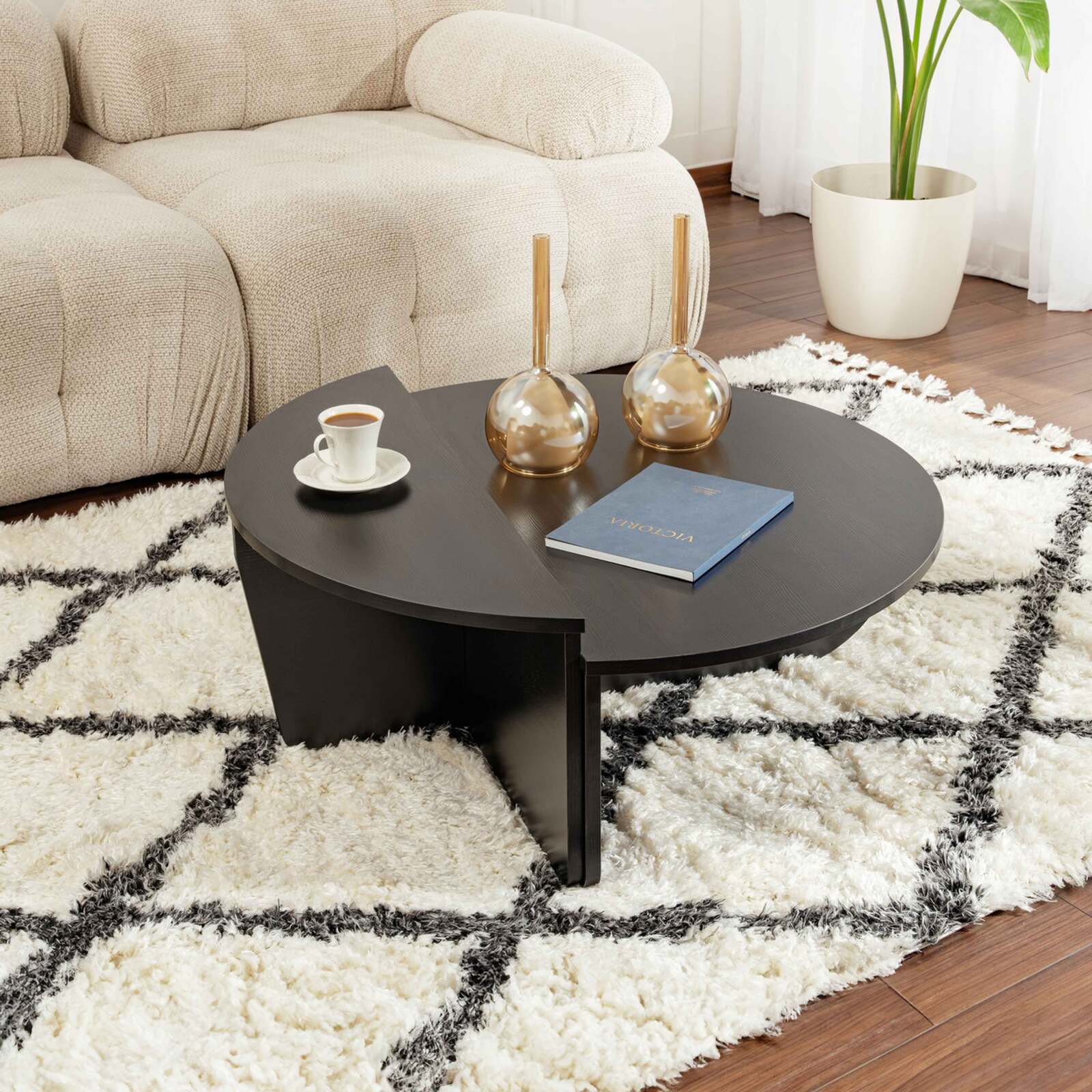 Ovaler Couchtisch aus Melamin in Holzoptik Ovaler Couchtisch aus Melamin in Holzoptik