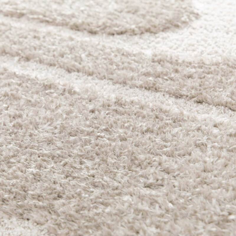 Rechteckiger Hochflorteppich aus recyceltem Polyester mit geometrischem Muster und langem Flor