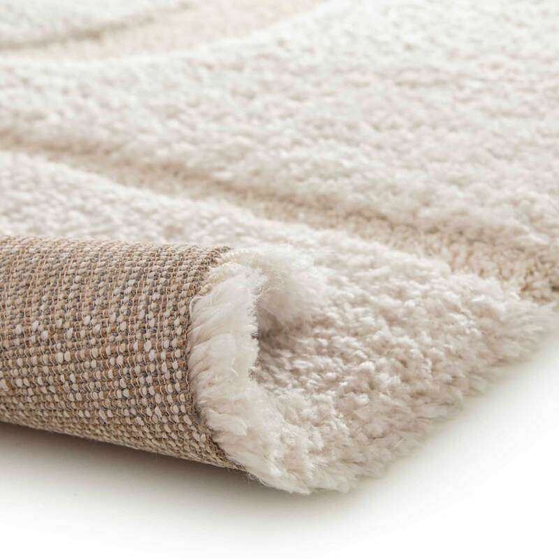 Rechteckiger Hochflorteppich aus recyceltem Polyester mit geometrischem Muster und langem Flor