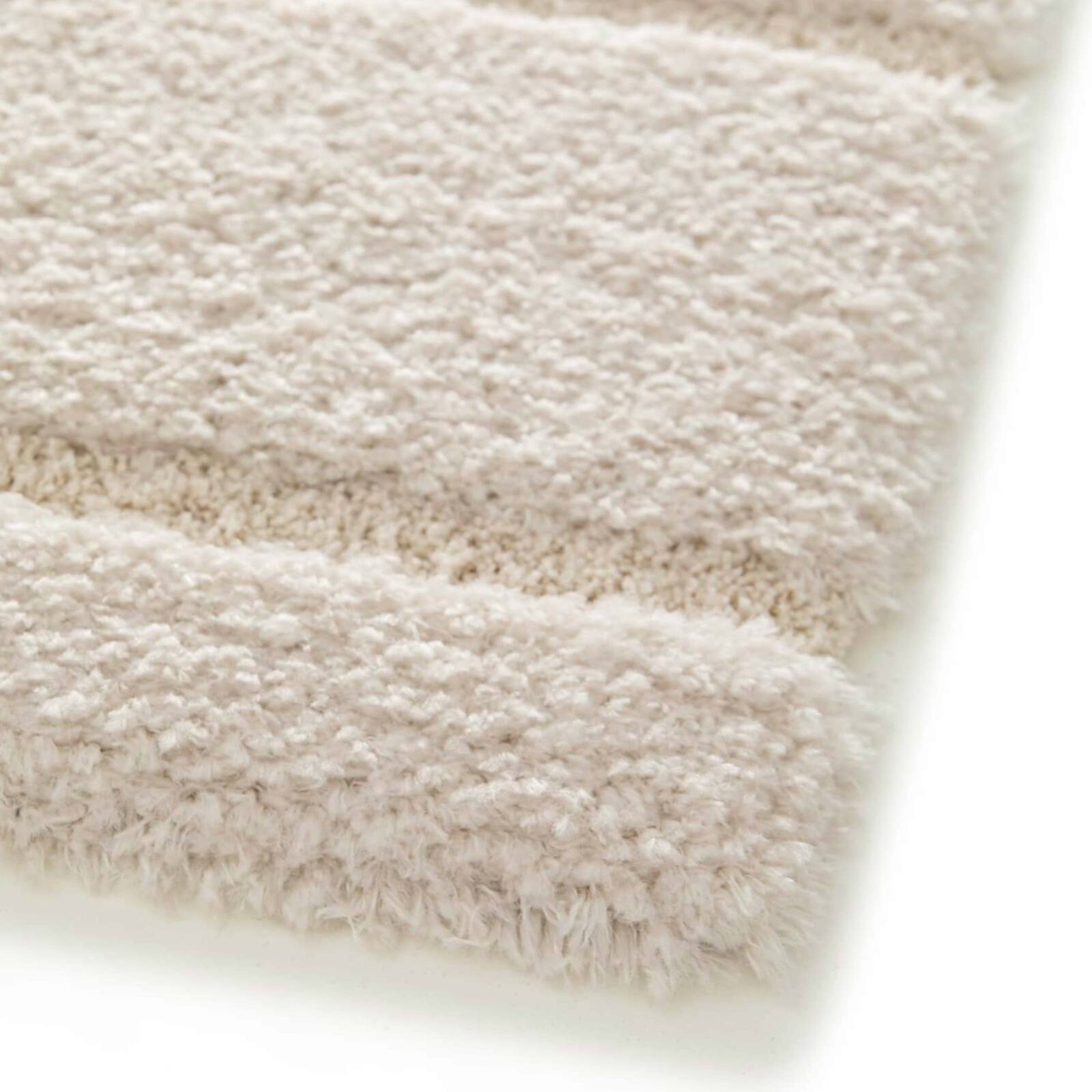 Rechteckiger Hochflorteppich aus recyceltem Polyester mit geometrischem Muster und langem Flor