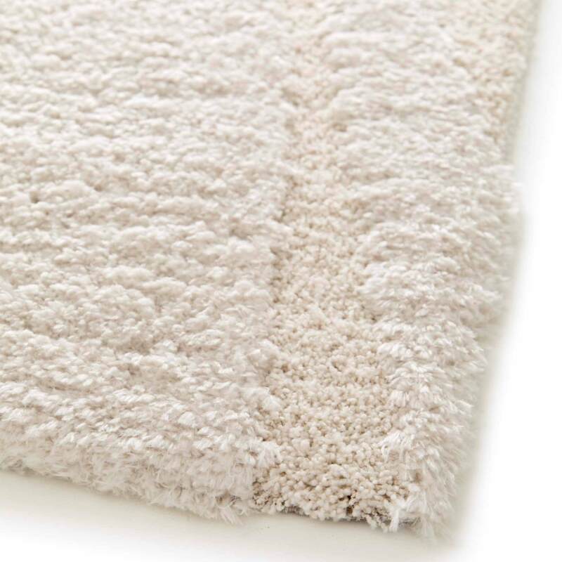 Rechteckiger Hochflorteppich aus recyceltem Polyester mit geometrischem Muster und langem Flor