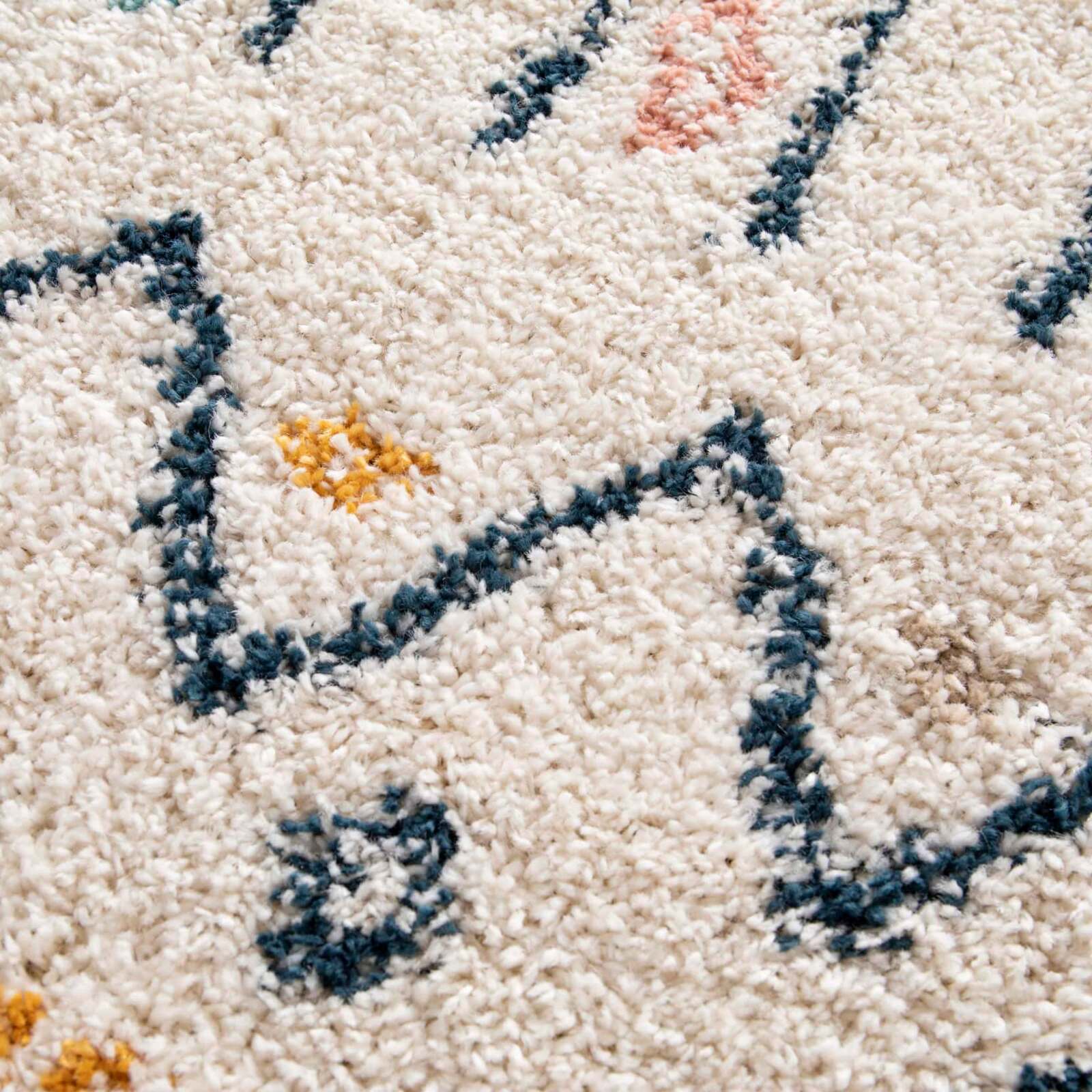 Rechteckiger Polypropylen-Teppich mit langflorigem Ethno-Muster