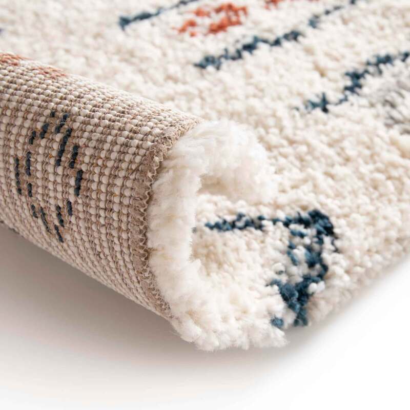 Rechteckiger Polypropylen-Teppich mit langflorigem Ethno-Muster