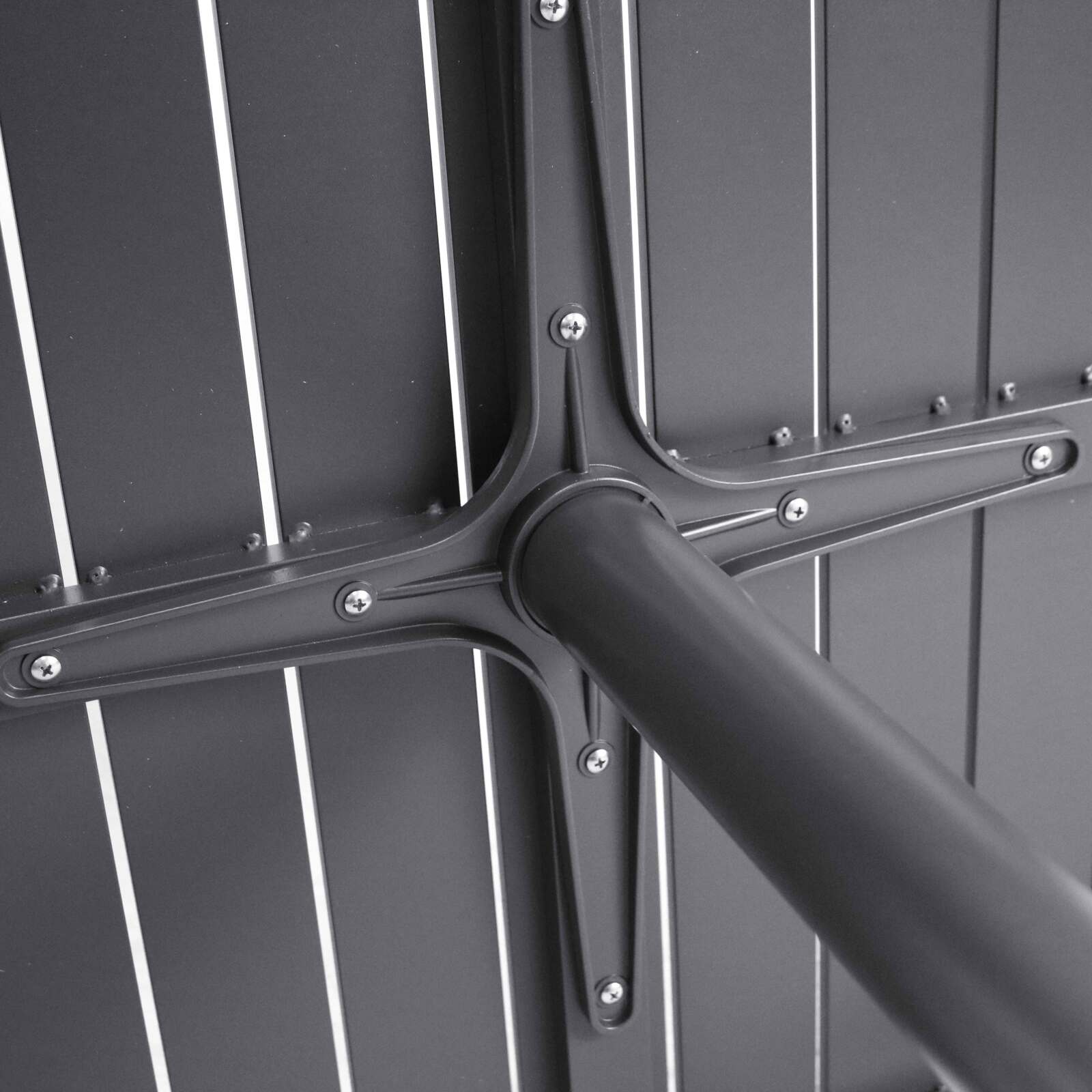 Quadratische Tischplatte aus schwarzem Aluminium 60x60 cm für Klipo-Bein