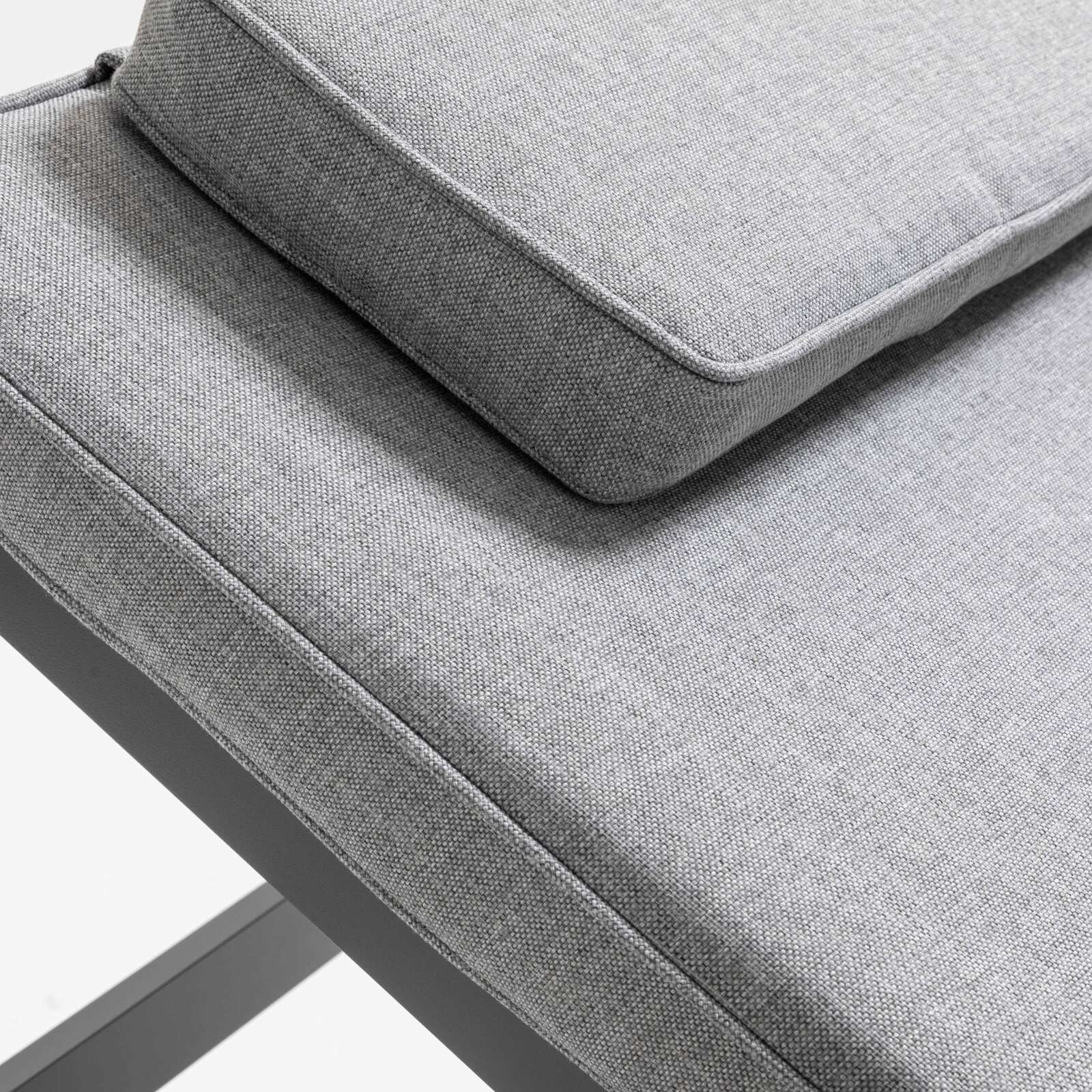 2er-set Sonnenliegen aus Aluminium und FSC®-Teakholz und Regal