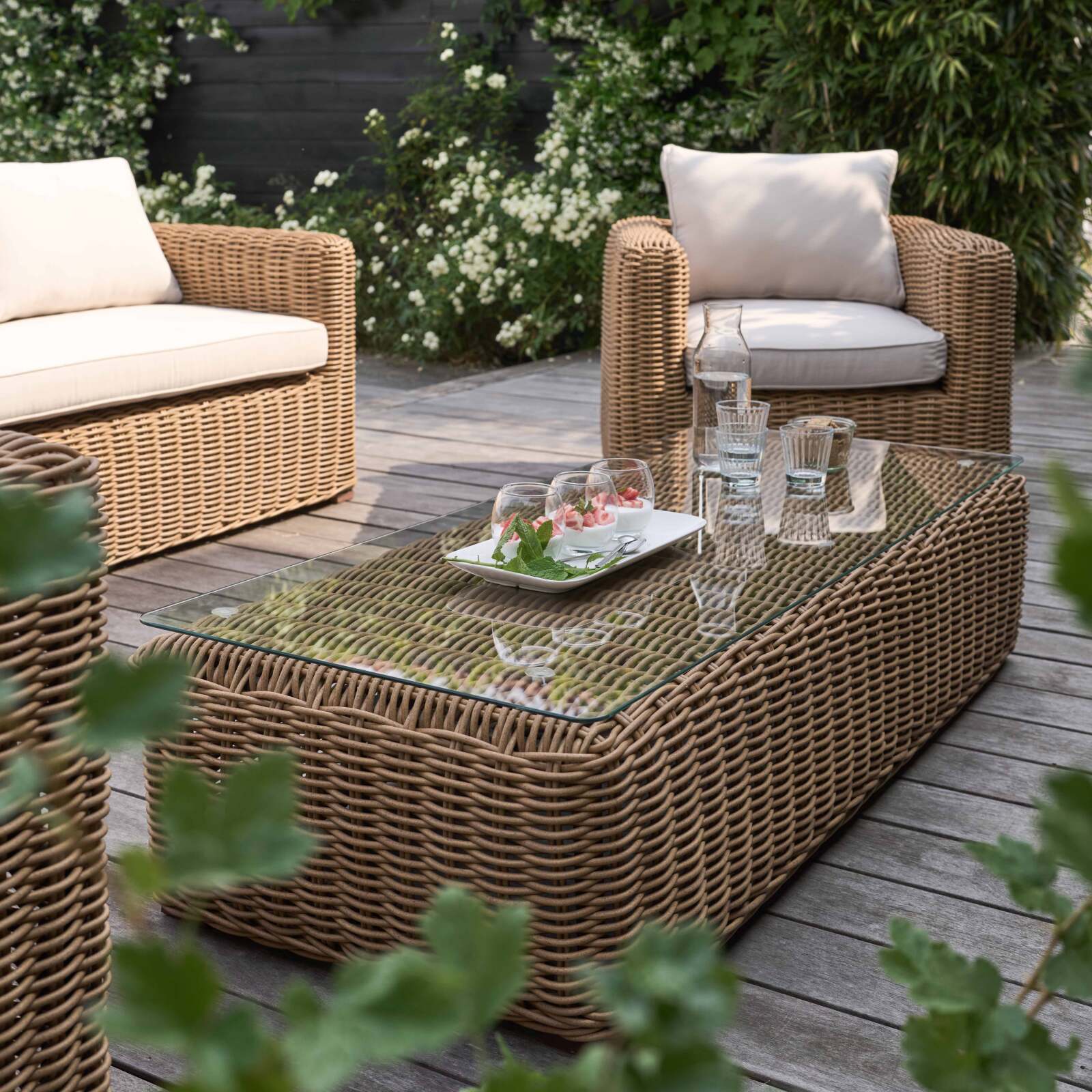 Gartenlounge-Set für 8 Personen aus geflochtenem Harz Gartenlounge-Set für 8 Personen aus geflochtenem Harz