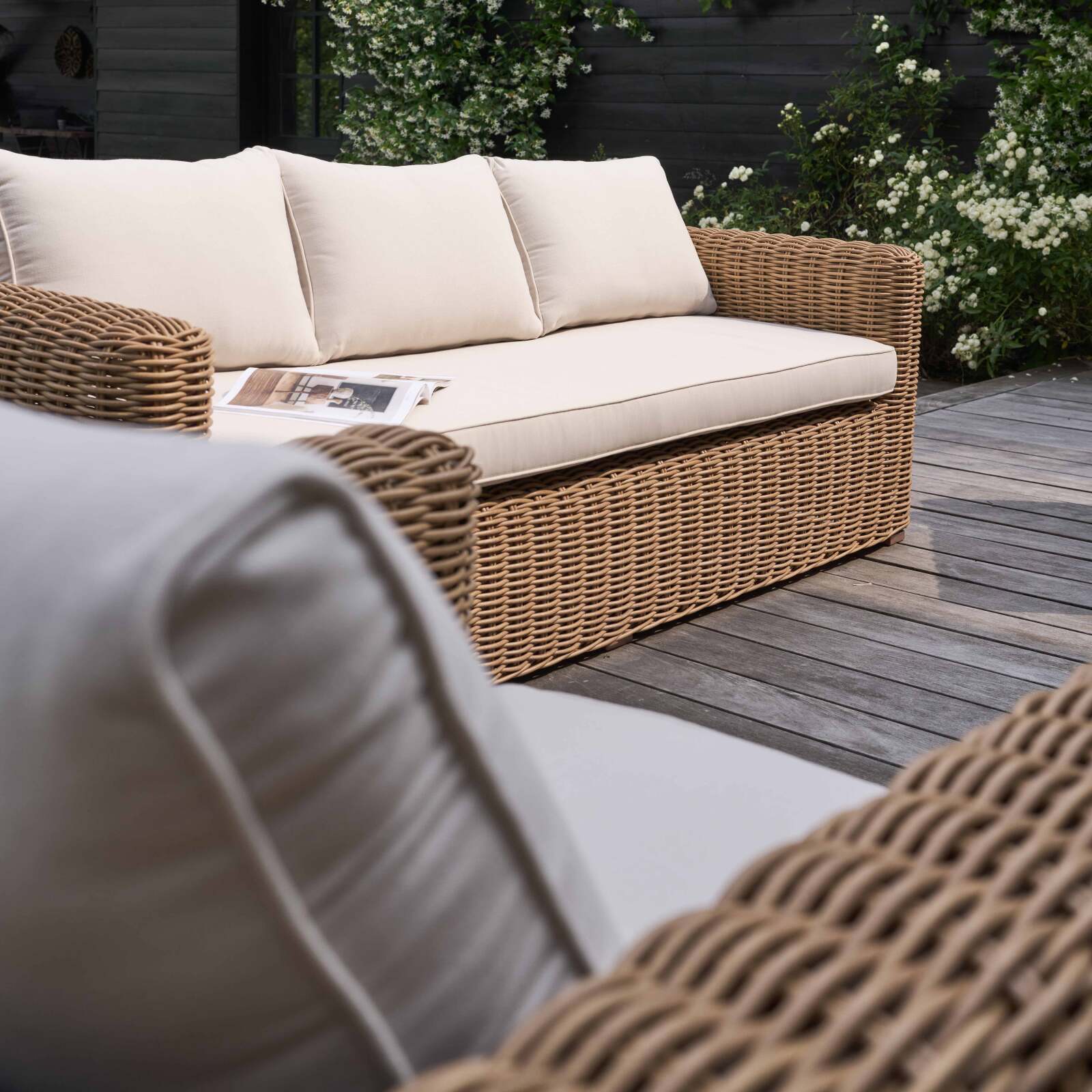 Gartenlounge-Set für 8 Personen aus geflochtenem Harz Gartenlounge-Set für 8 Personen aus geflochtenem Harz