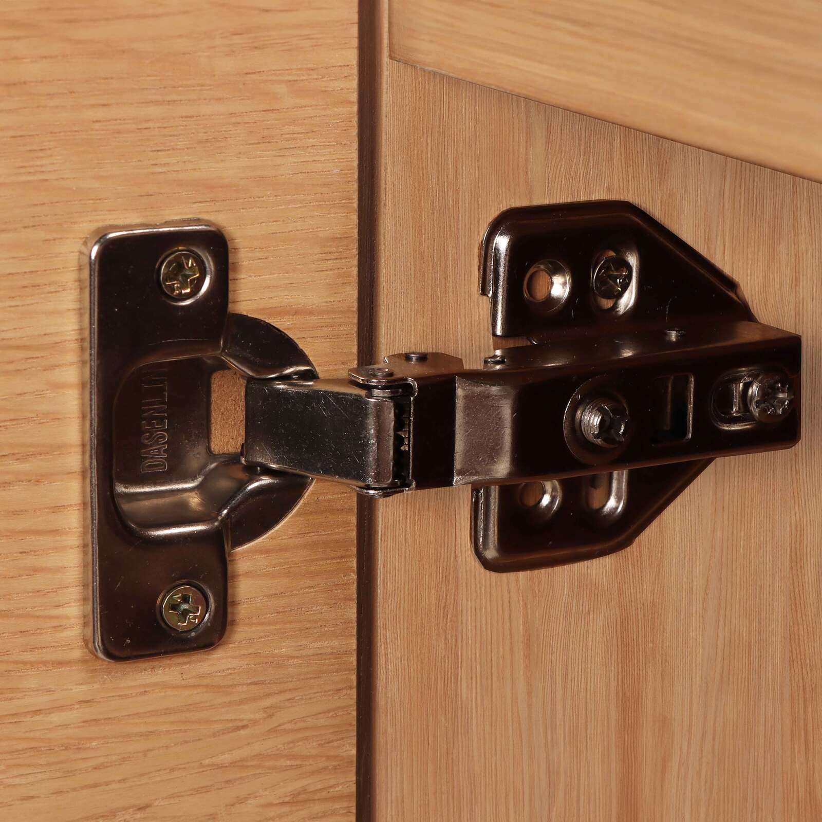 3-türiges Sideboard aus Melamin in Holzoptik 3-türiges Sideboard aus Melamin in Holzoptik