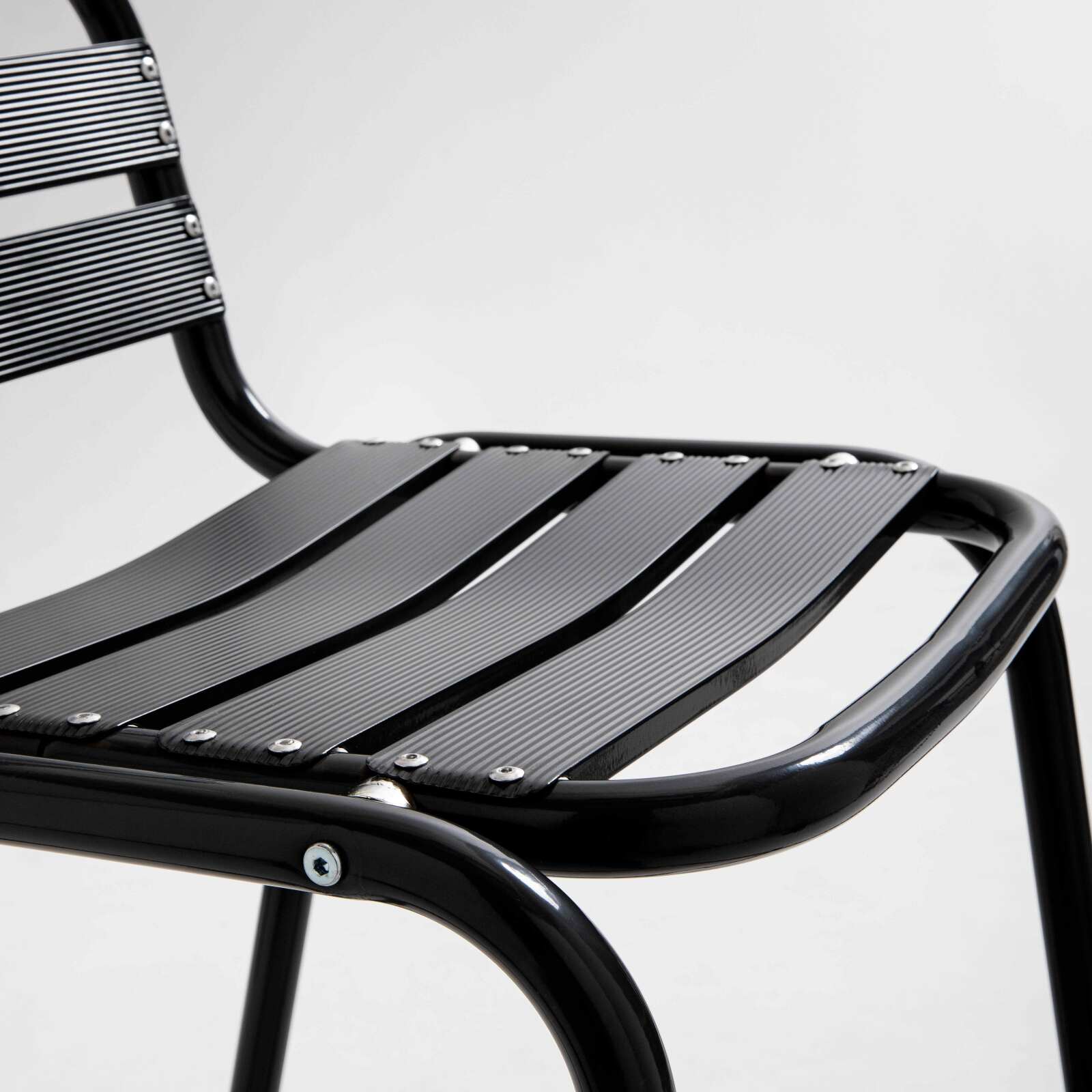 Barhocker aus grauem eloxiertem Aluminium Barhocker aus grauem eloxiertem Aluminium