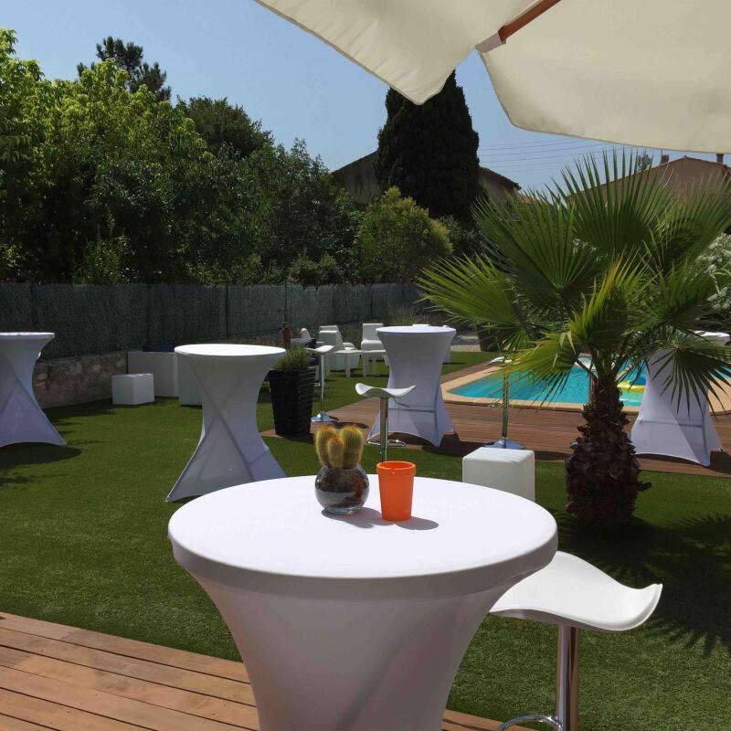 Weiße Tischdecke für Stehtisch 110 x 80 cm – 210 g