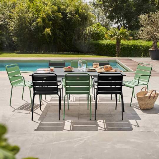 Gartentisch aus Metall, 180x90 cm, und 8 Stühle nicht übereinstimmend, mit Armlehnen | Oviala