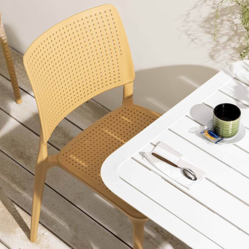 4er-set durchbrochene Terrassenstühle aus Kunststoff (2/7)