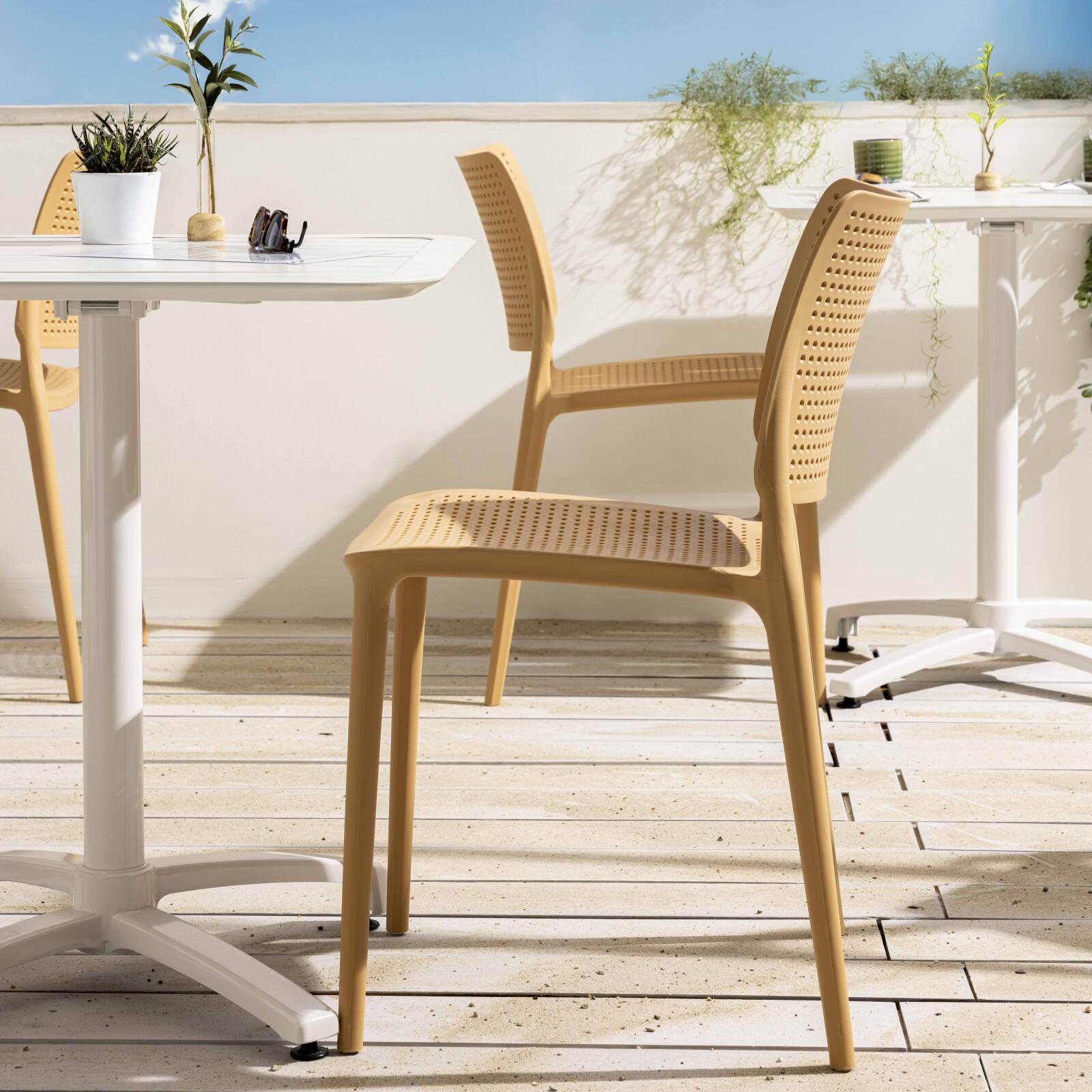 4er-set durchbrochene Terrassenstühle aus Kunststoff