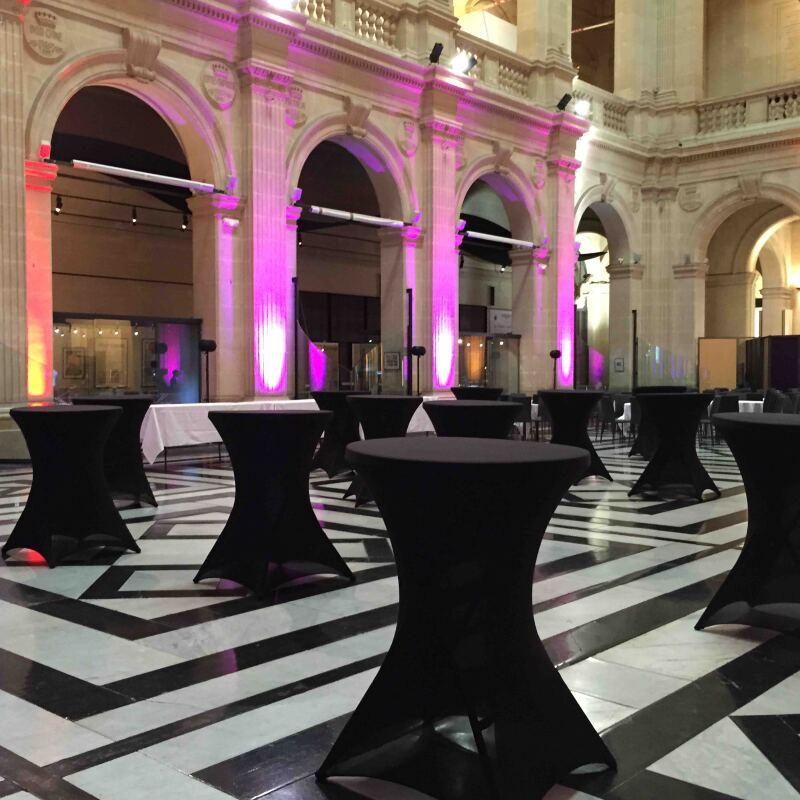 Schwarze Stehtischhusse 110x80 cm