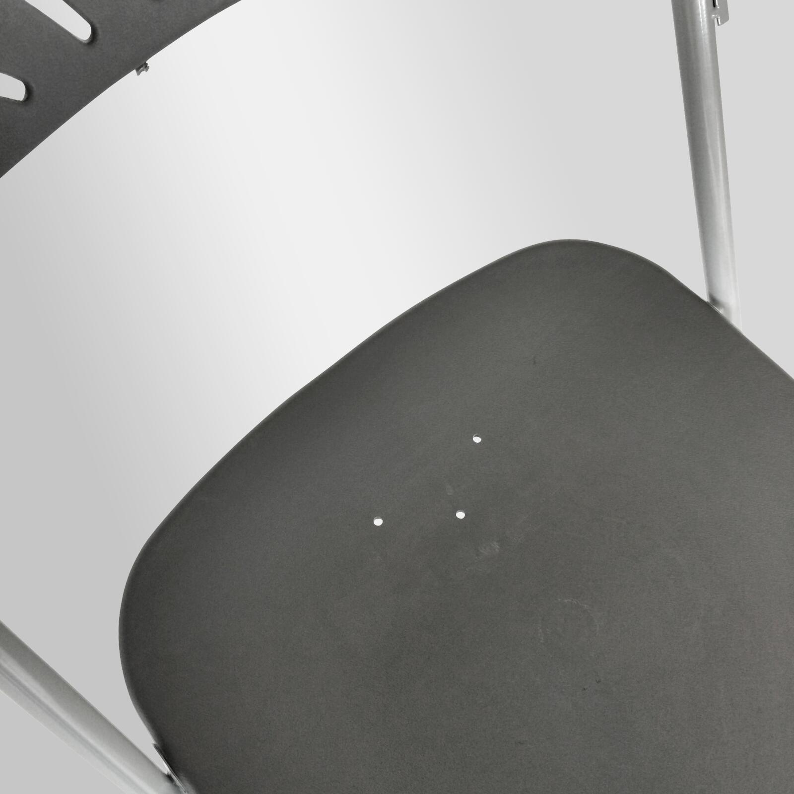 Los 10 graue Klappstühle und Verbindungshaken