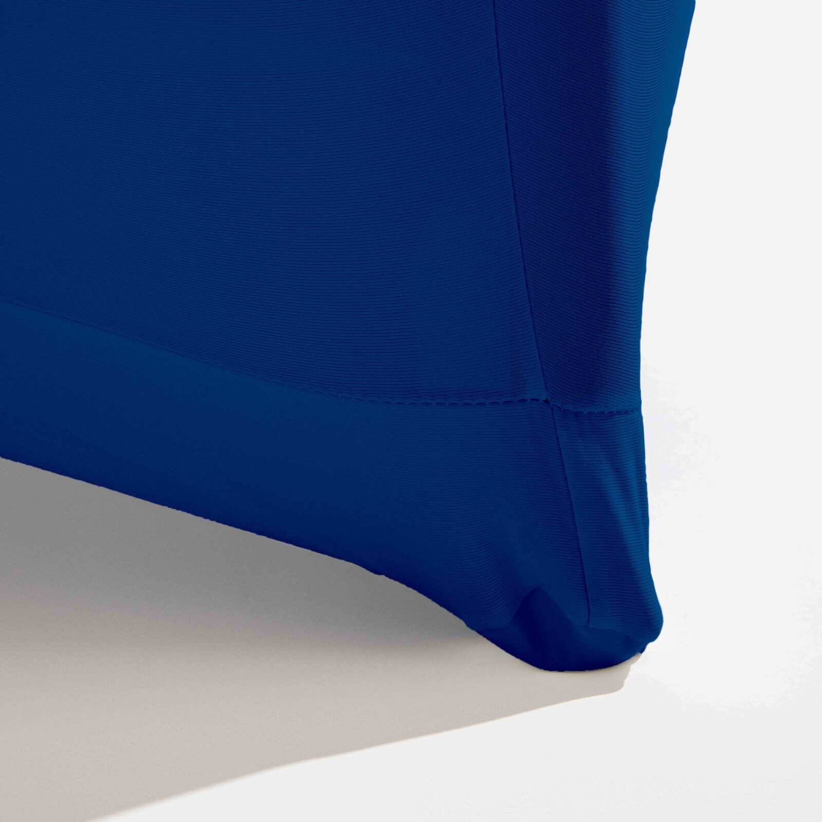 Blaue Abdeckung für Stehtisch 110x80 cm