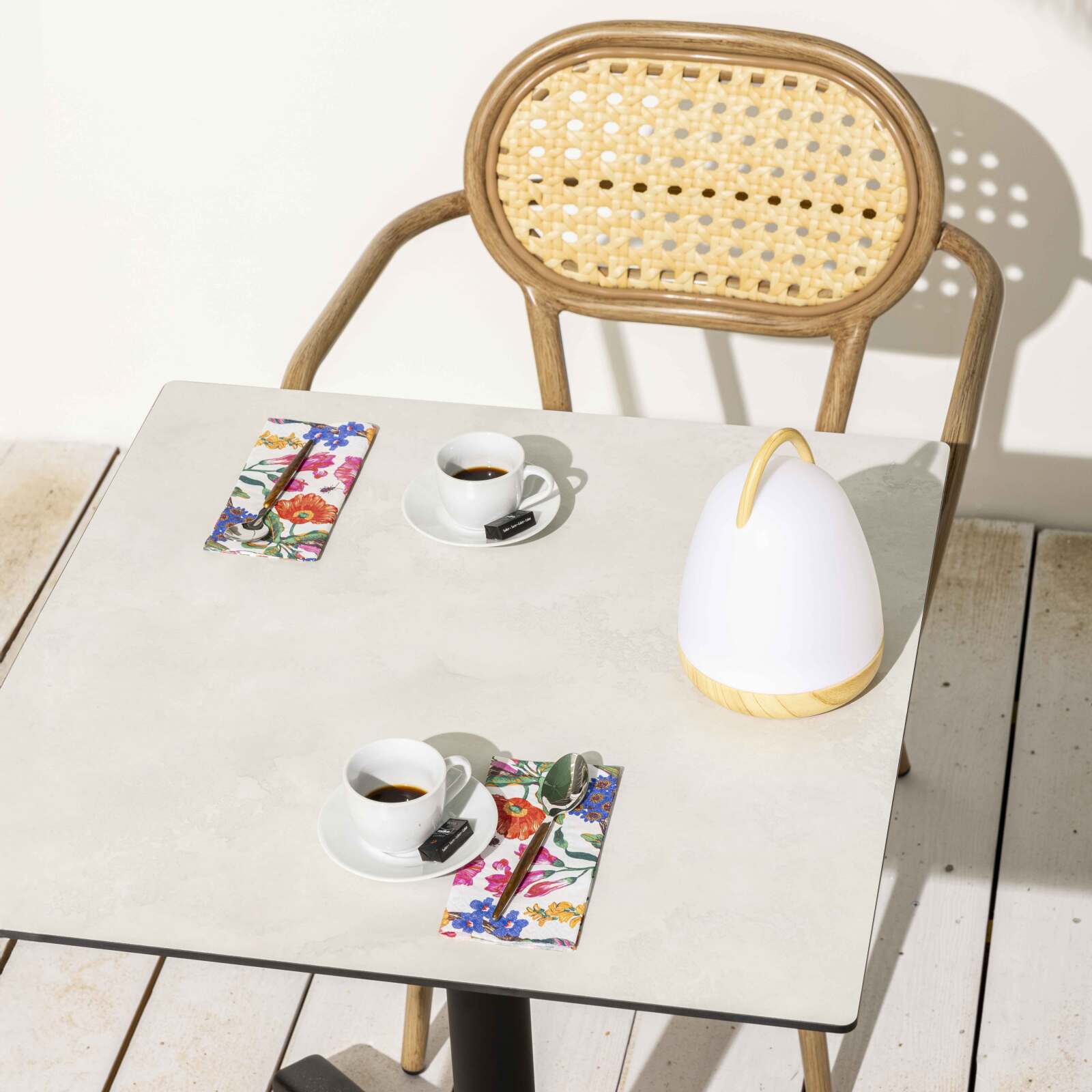 Quadratischer Gartentisch 60 x 60 cm mit neigbarer HPL-Oberfläche 