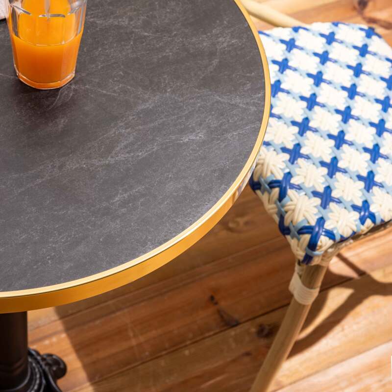 Quadratischer Terrassentisch aus Sperrholz mit Aluminiumkante ⌀60 cm und 2 Stühlen im Pariser Bistrostil (4/8)
