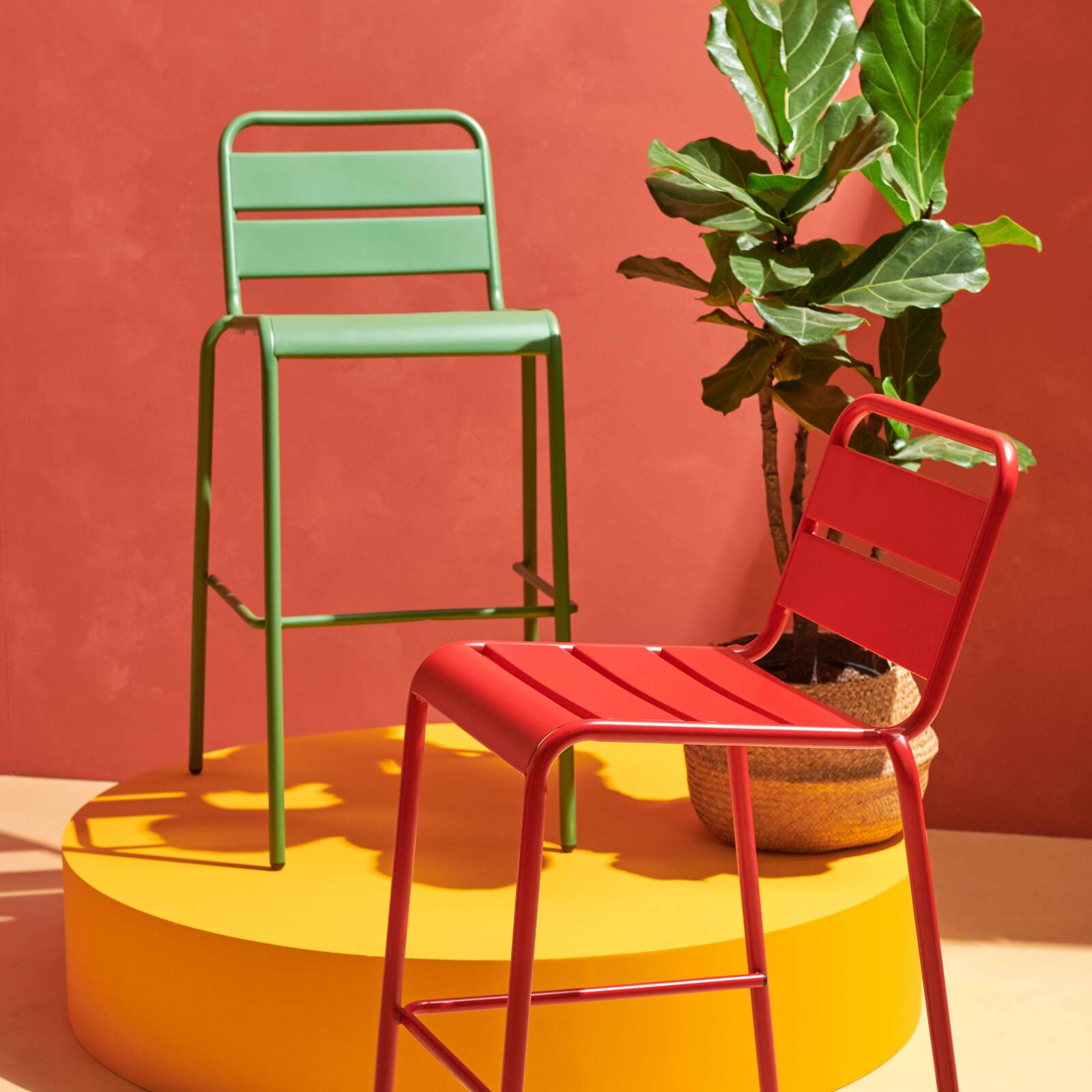 Hoher Metall-Barhocker