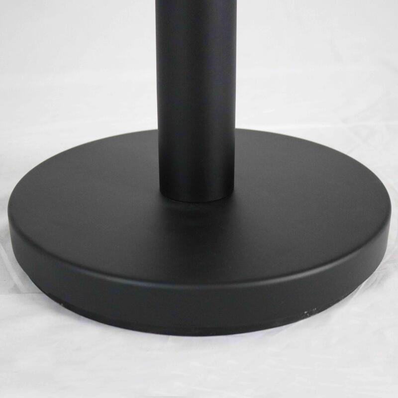 Markierungspfosten mit rotem ausziehbarem Band