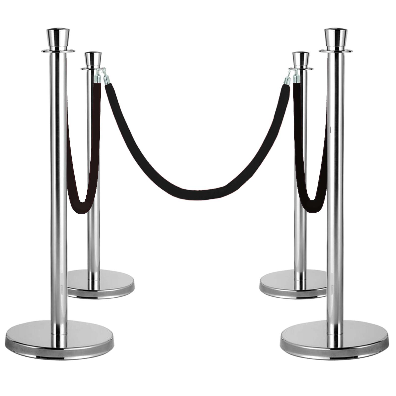 4 Leitpfosten und 3 schwarze Schnüre 4 Leitpfosten und 3 schwarze Schnüre