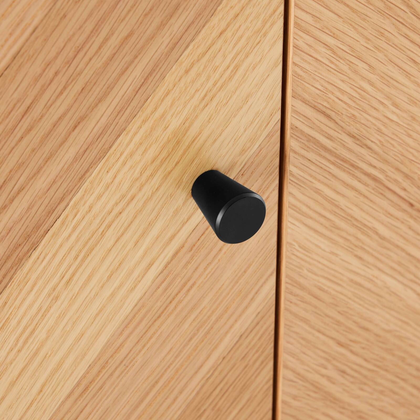 Büfett aus Spanplatten mit Eichenfurnier und FSC®-Melamindekor 160 cm