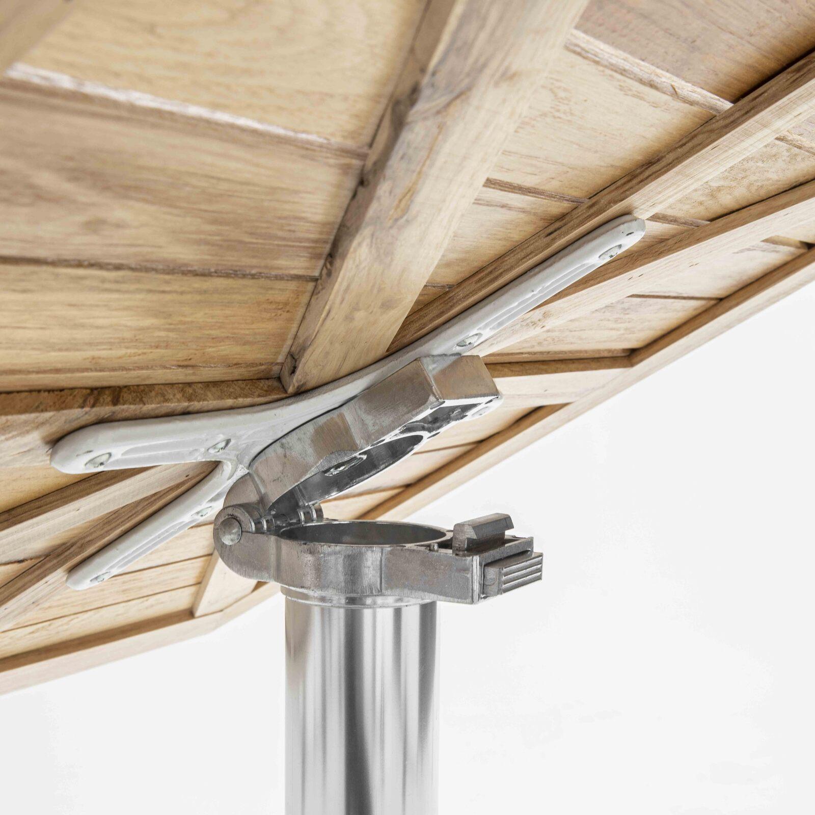 Klappbarer Terrassentisch aus Aluminium und Holz Klappbarer Terrassentisch aus Aluminium und Holz