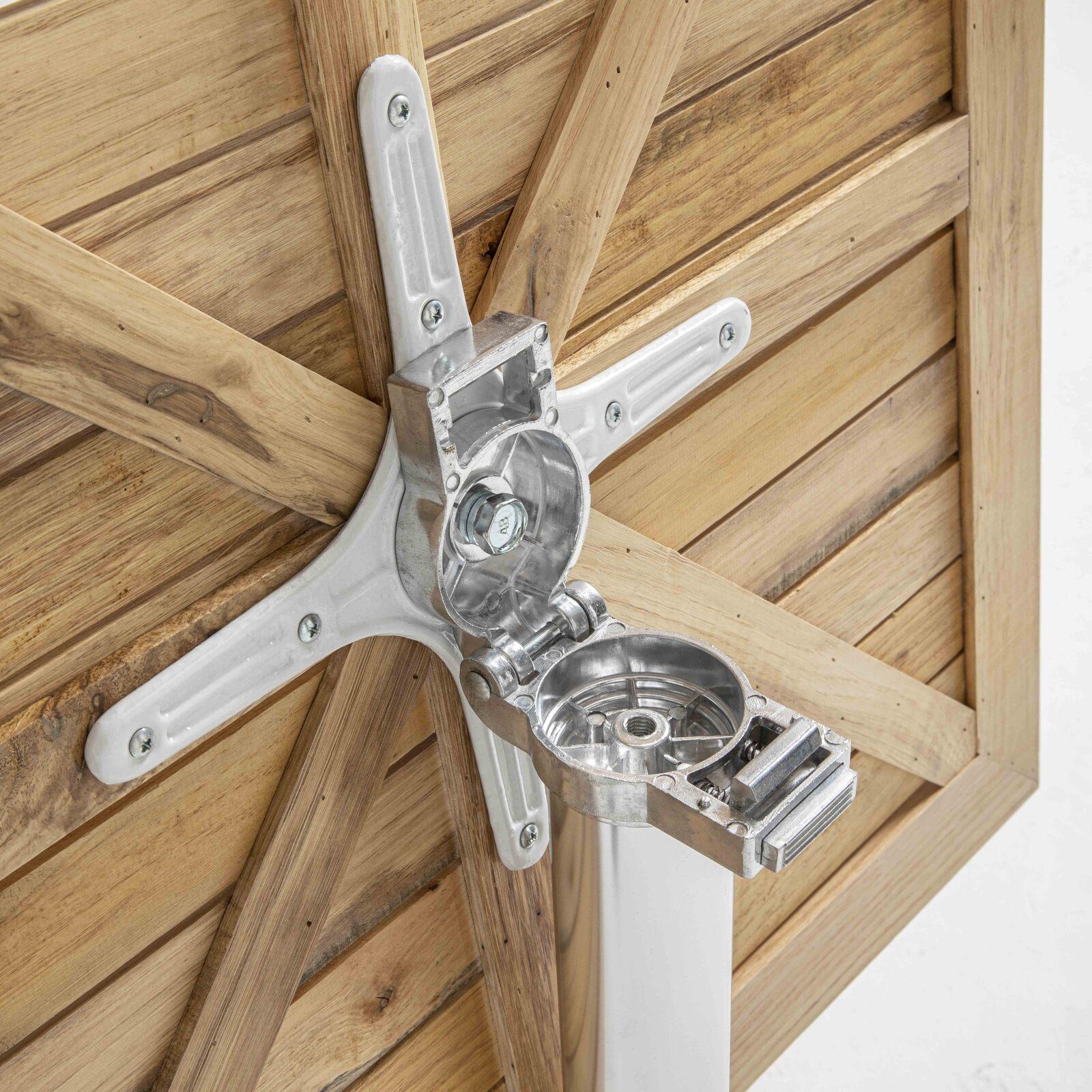 Klappbarer Terrassentisch aus Aluminium und Holz Klappbarer Terrassentisch aus Aluminium und Holz