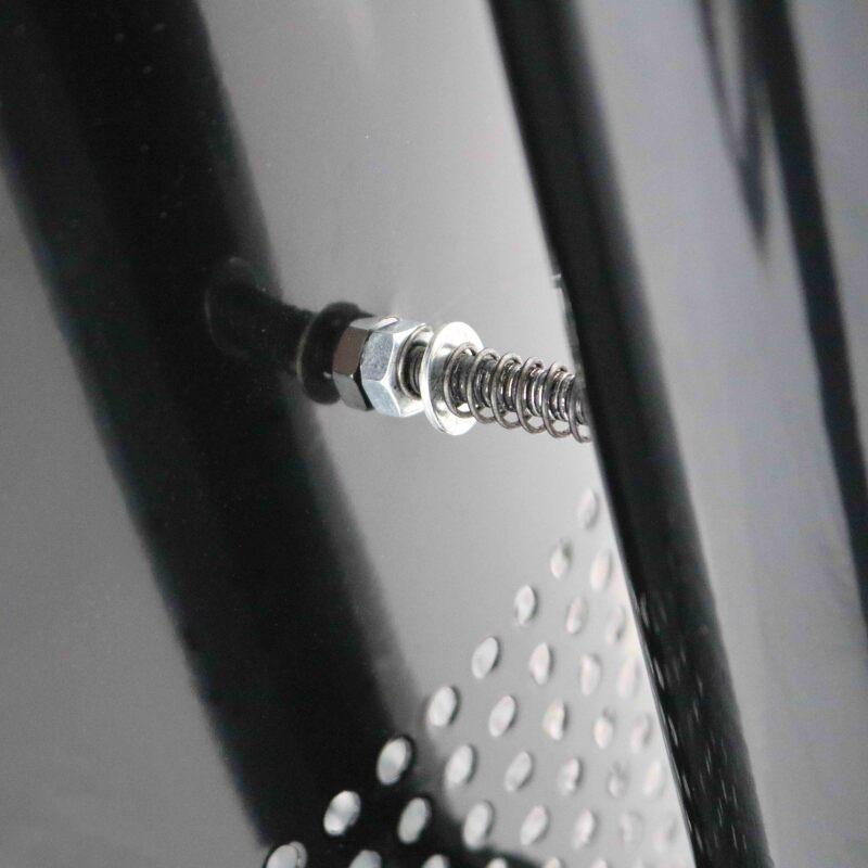 Outdoor-Mülleimer auf Füßen mit Aschenbecher – 30 l