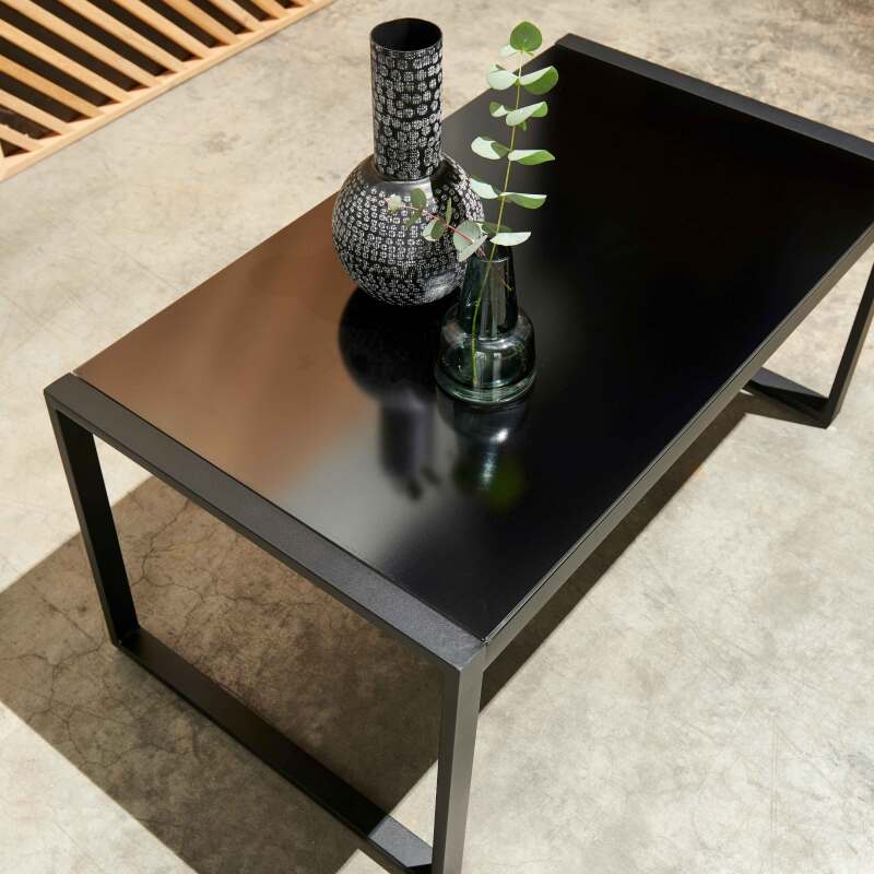 Gartenmöbel aus schwarzen geflochtenen Drähten – 5 Sitzplätze