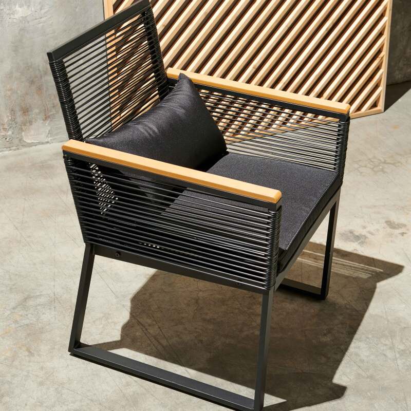 Gartenmöbel aus schwarzen geflochtenen Drähten – 5 Sitzplätze