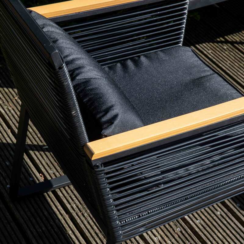 Gartenmöbel aus schwarzen geflochtenen Drähten – 5 Sitzplätze