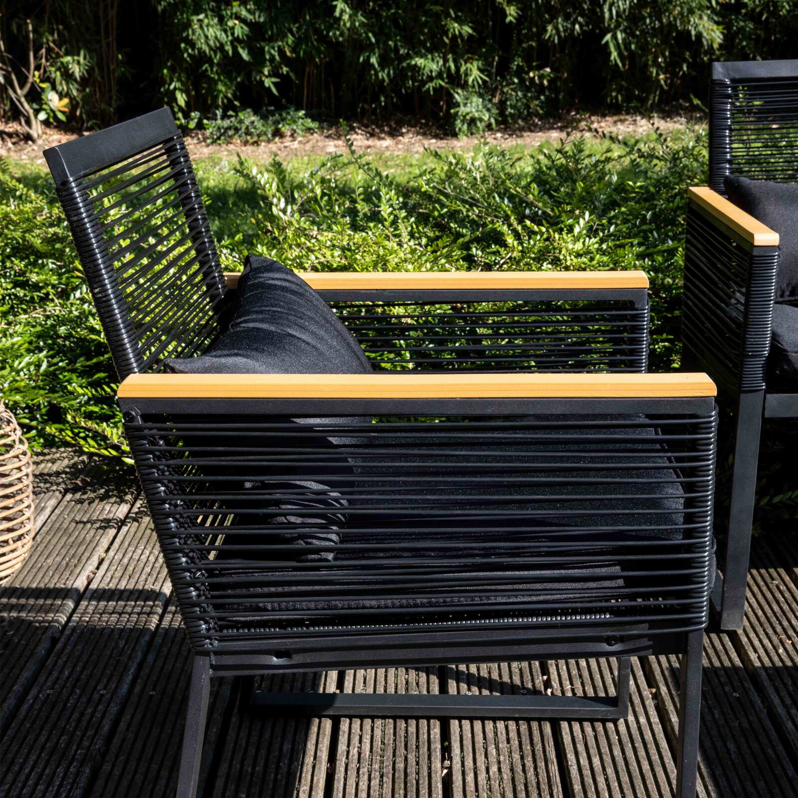 Gartenmöbel aus schwarzen geflochtenen Drähten – 5 Sitzplätze